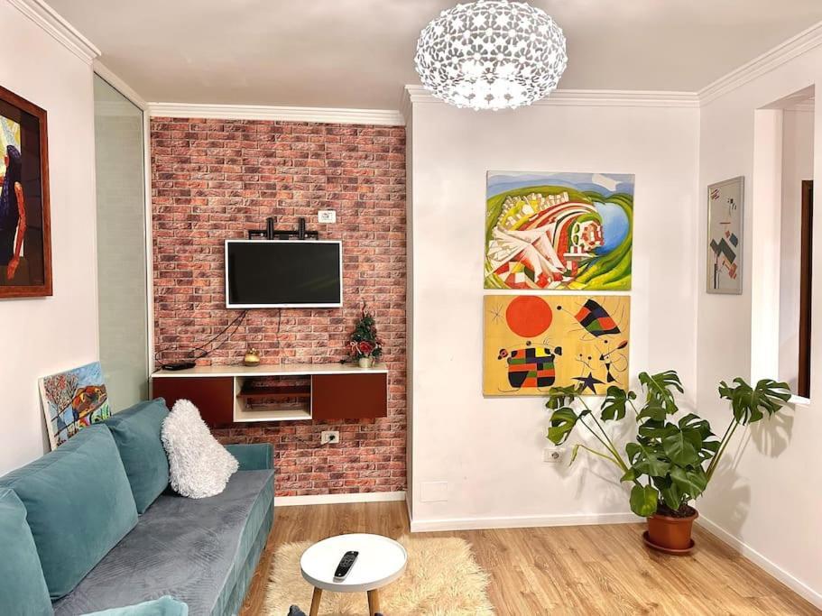 Family Living Tirana Apartment ภายนอก รูปภาพ
