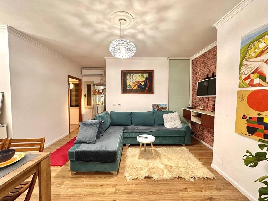 Family Living Tirana Apartment ภายนอก รูปภาพ