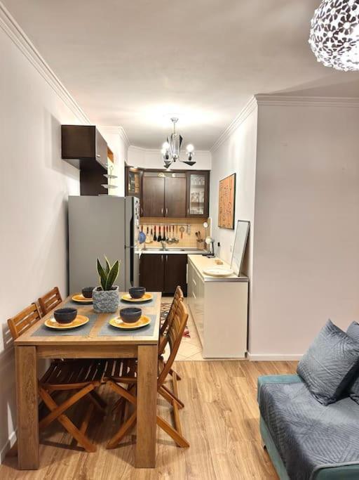 Family Living Tirana Apartment ภายนอก รูปภาพ