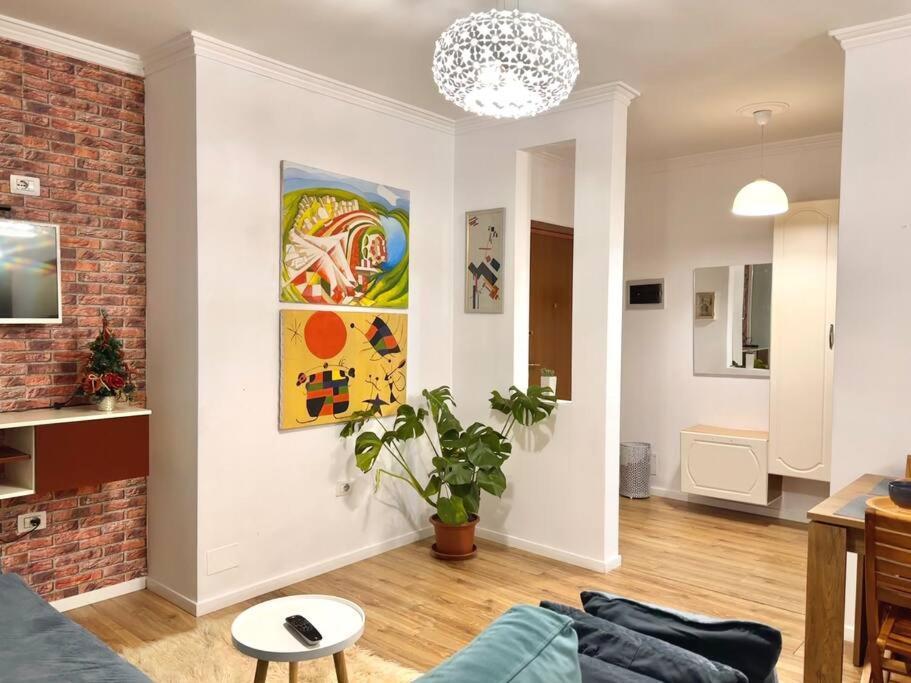 Family Living Tirana Apartment ภายนอก รูปภาพ