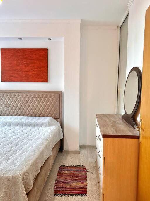Family Living Tirana Apartment ภายนอก รูปภาพ